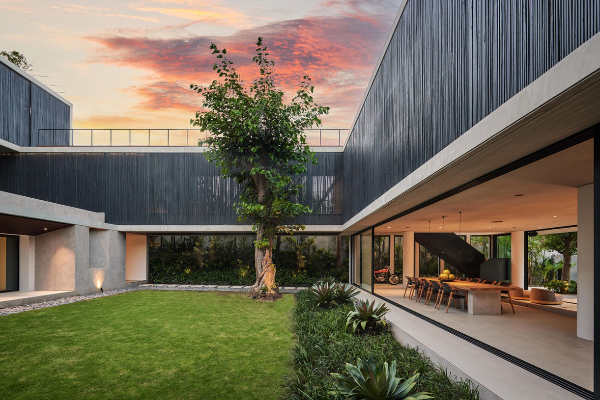 Introducing House SJ: A Unique Architectural Marvel in Bali. Nestled in the vibrant Pererenan district, this newly constructed tropical modern masterpiece stands as a testament to luxury living. With panoramic views of the lush Green Belt rice paddies, House SJ offers an unparalleled living experience.