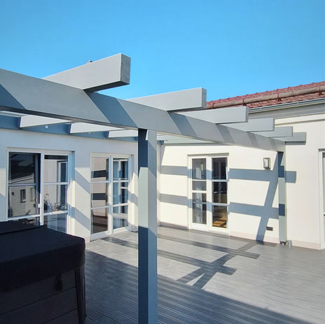 Neue Holzüberdachung