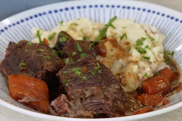 Classic-Braised-Beef-1-f4512e383bee4c06bf7662cecf183128.webp