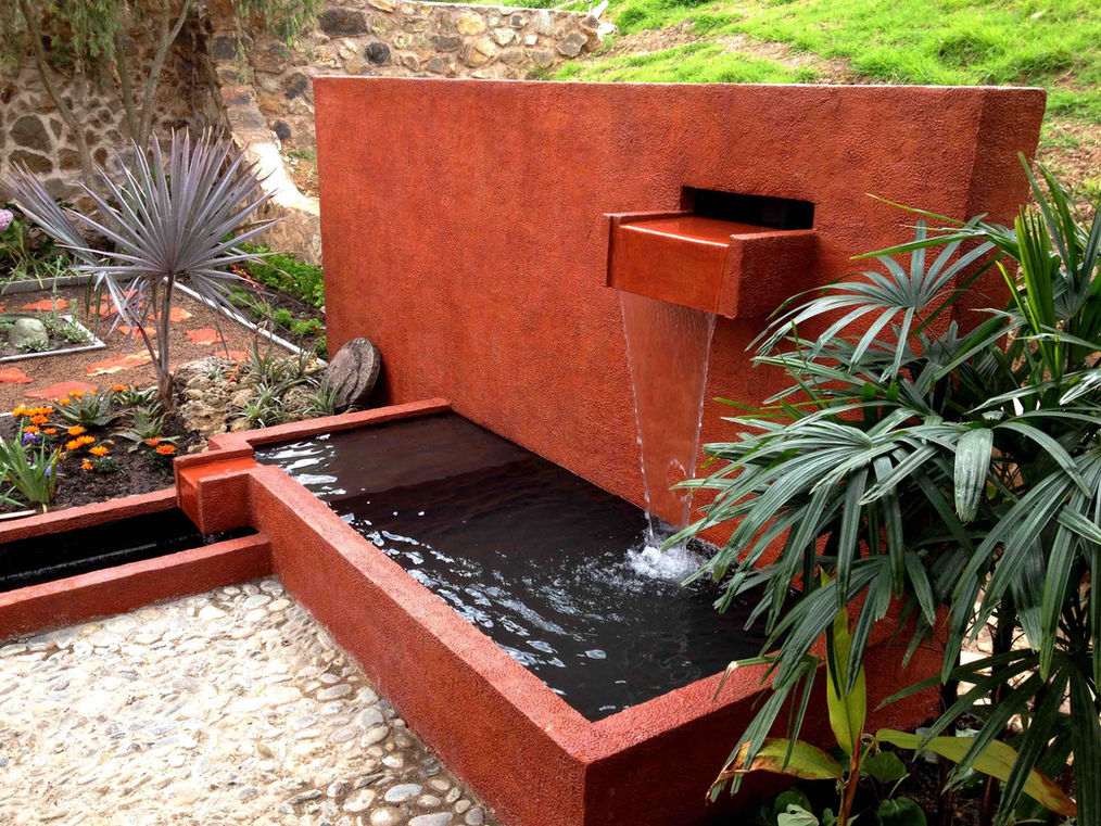 Caballo Campana Fountain Waterfall Integrated into Landscape Design