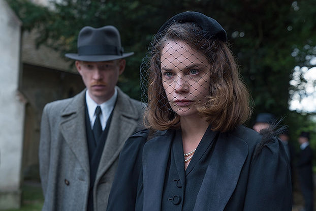 Domhnall Gleeson and Ruth Wilson in The Little Stranger