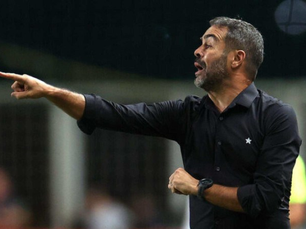 Textor, do Botafogo, comenta interesses em Artur Jorge: ‘?? ótimo’