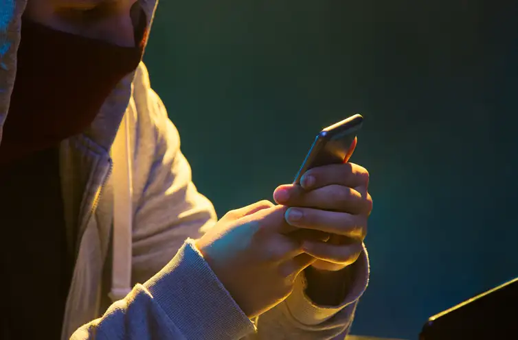 Polícia Civil do RJ faz ‘megaintimação’ a 3 mil usuários de celulares roubados