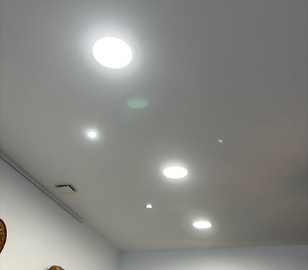 Eclairage downlight dans un salon de coiffure