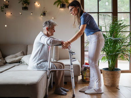 Verhinderungspflege einfach erklärt: So sichern Sie sich 2.528 € für Entlastung