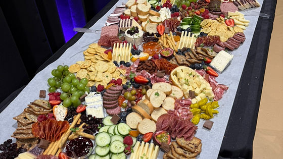 Grazing table - tablée 8 pieds (charcuterie, fromage et autres)
