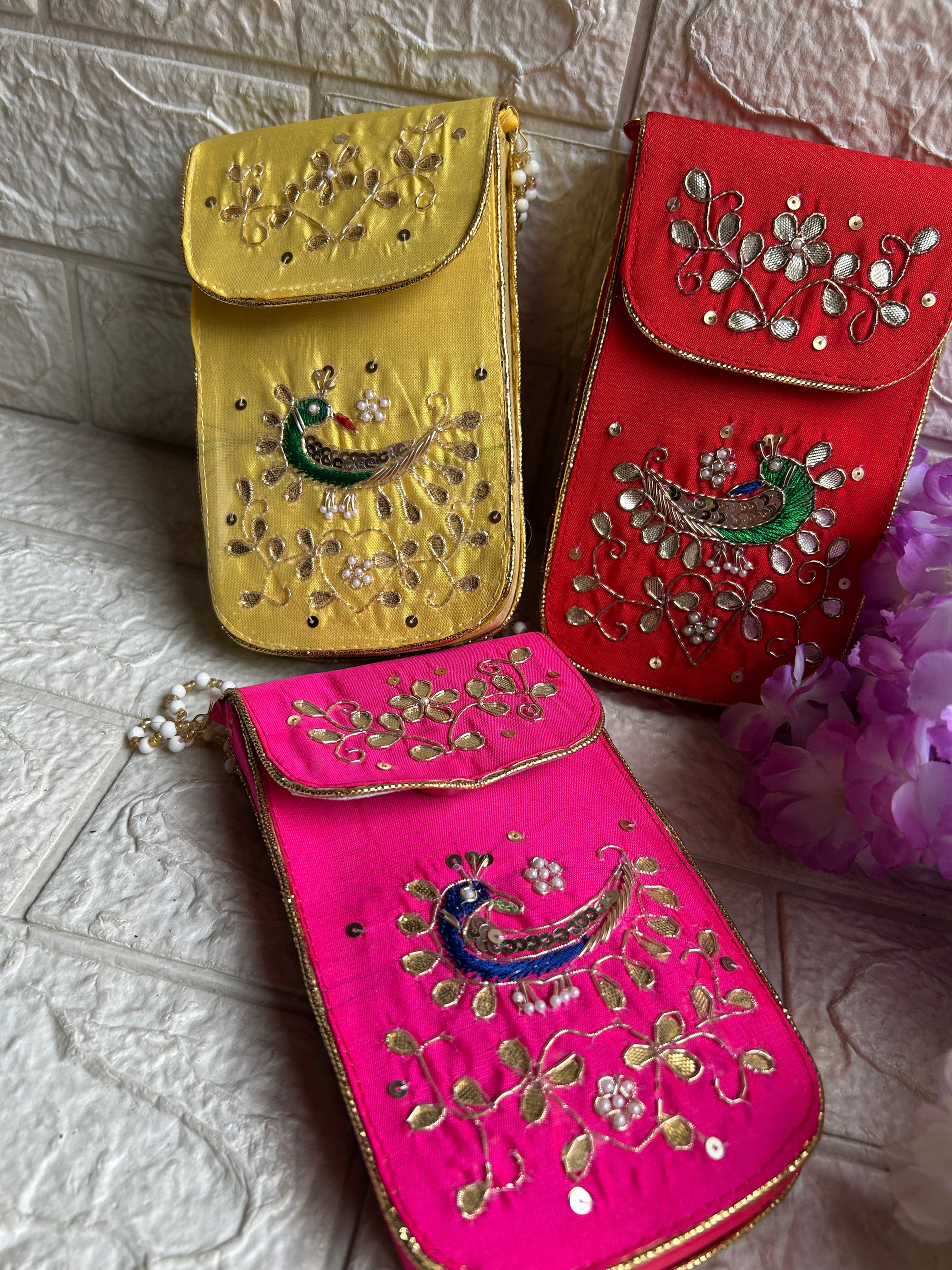 Traditional Mobile Purse