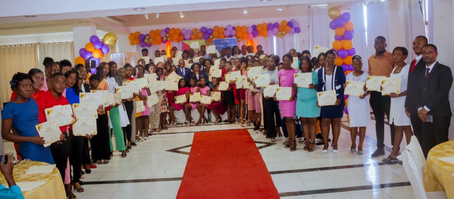 Haïti – 102 jeunes diplômés d’un programme d’insertion et d’autonomisation, une cérémonie marquée de solidarité et d’espoir