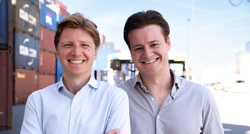 De twee eigenaren Thomas en Joep lachend naar de camera