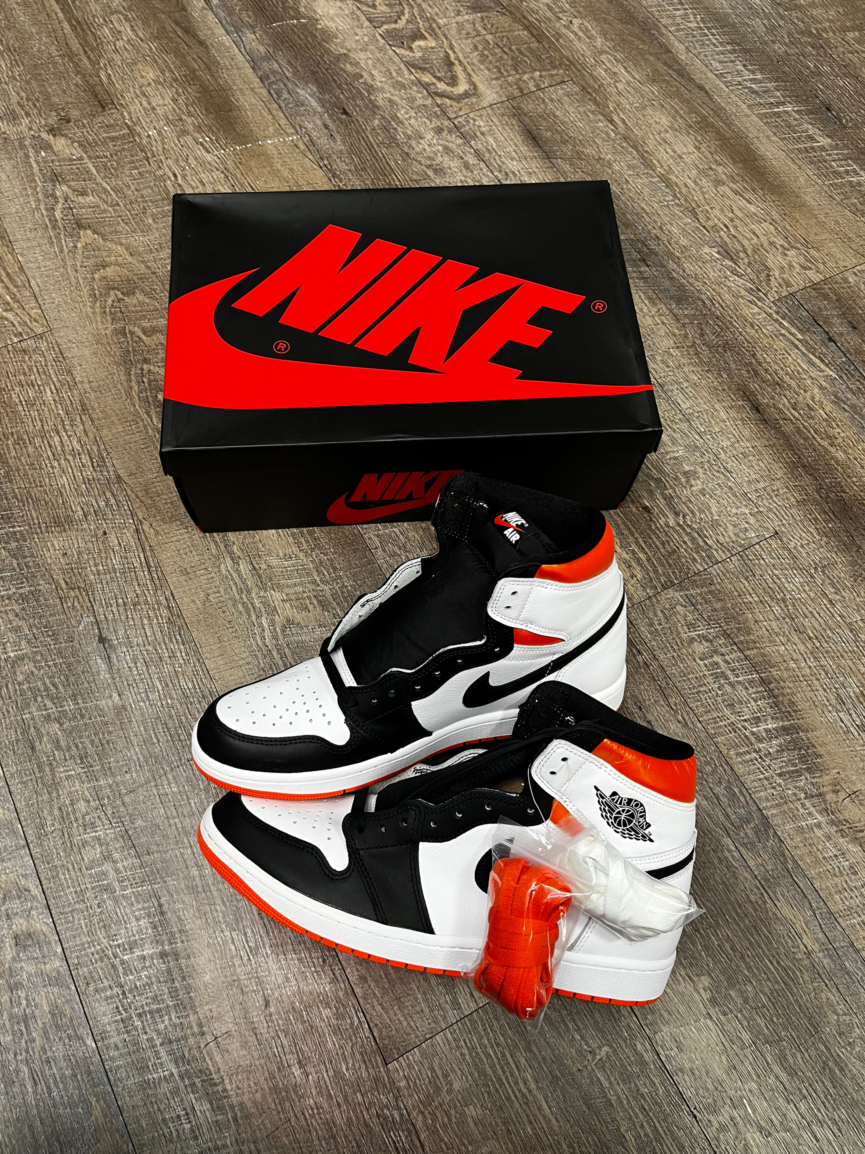 Air Jordan 1 Retro “Electro Orange” (2021)