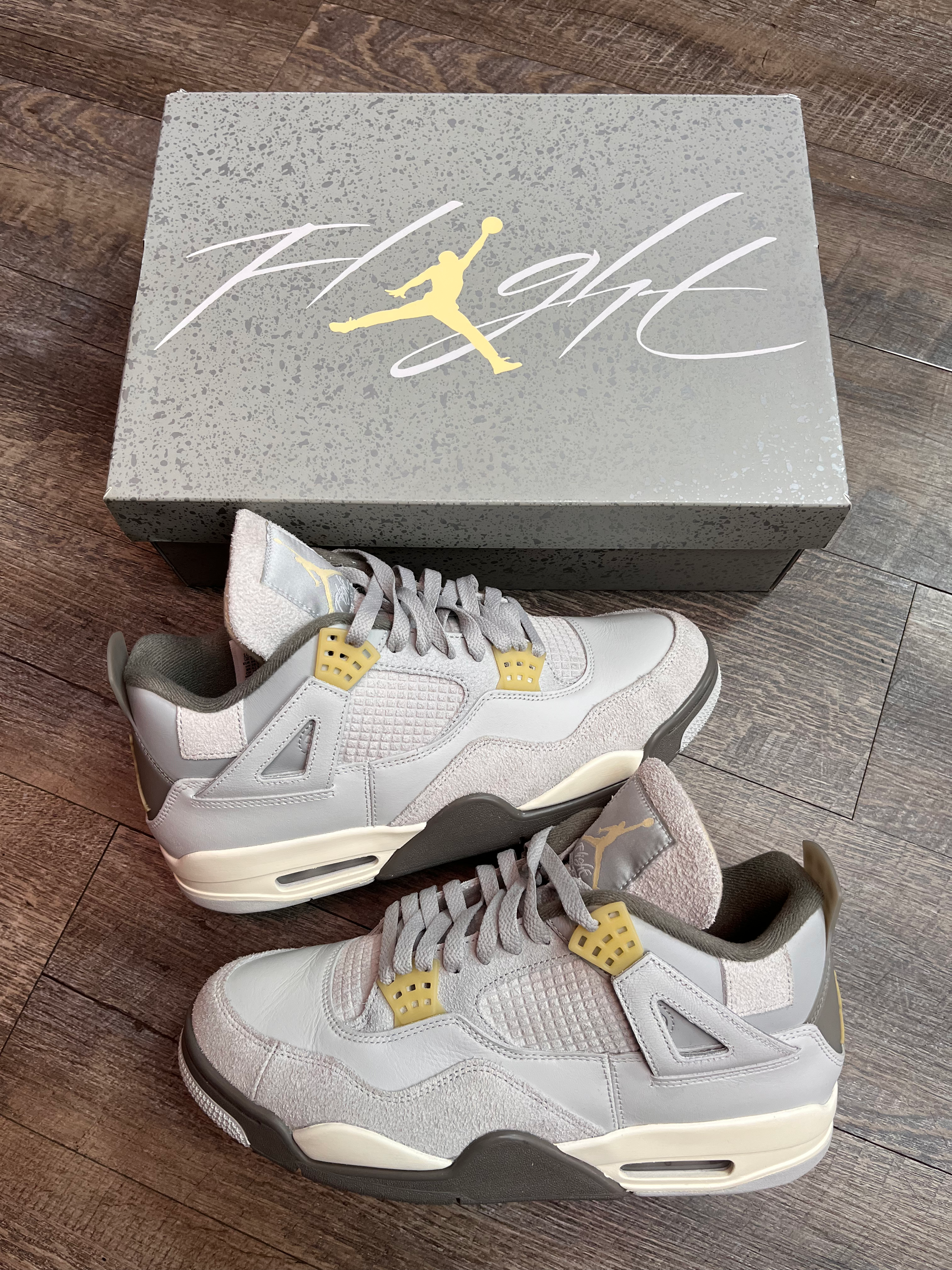 Air Jordan 4 Retro SE “Craft Photon Dust” (2023)