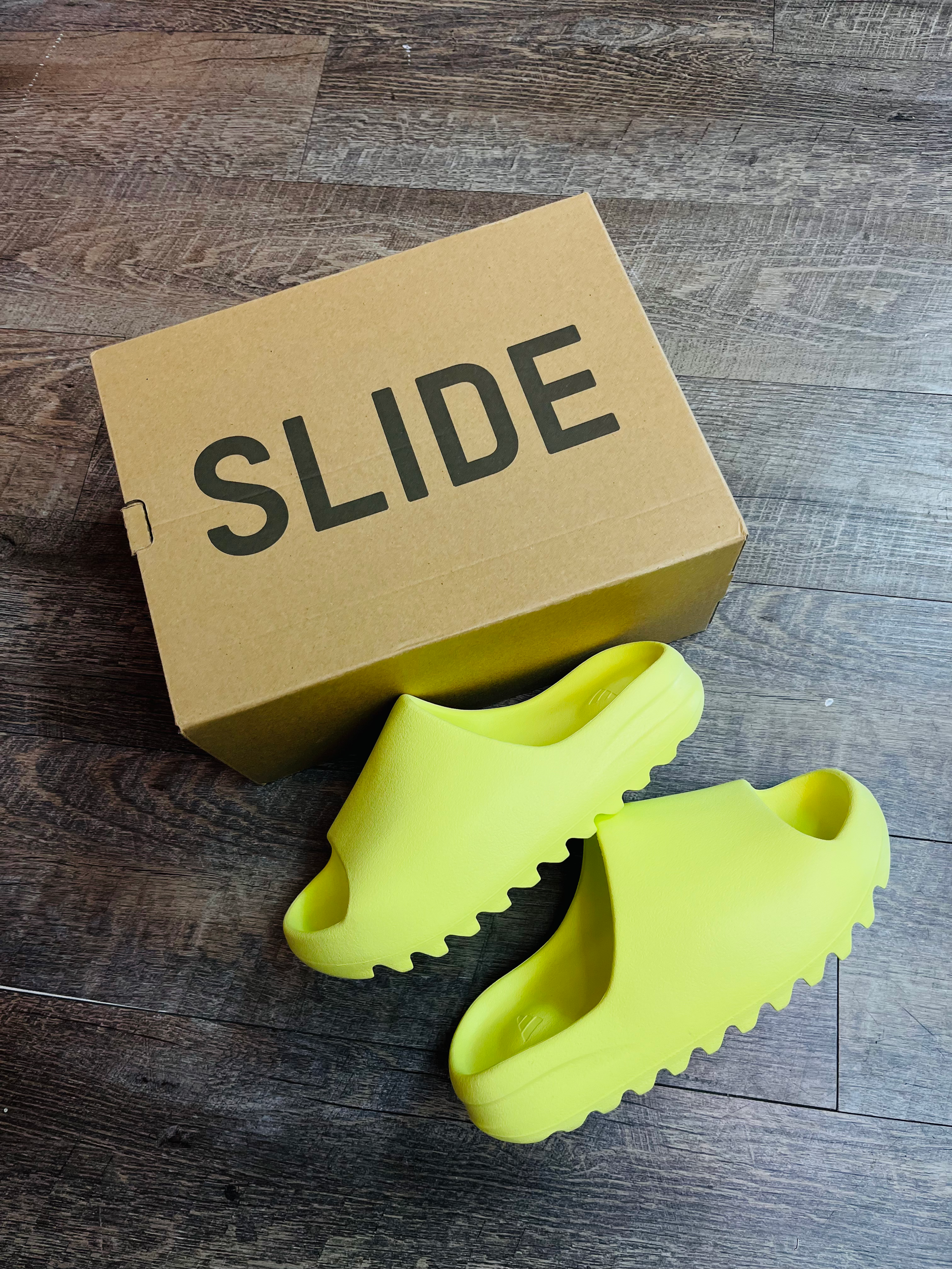 Adidas Yeezy Slide “Glow Green” (2022) 