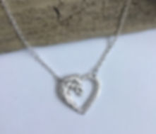 Collier avec coeur ouvert