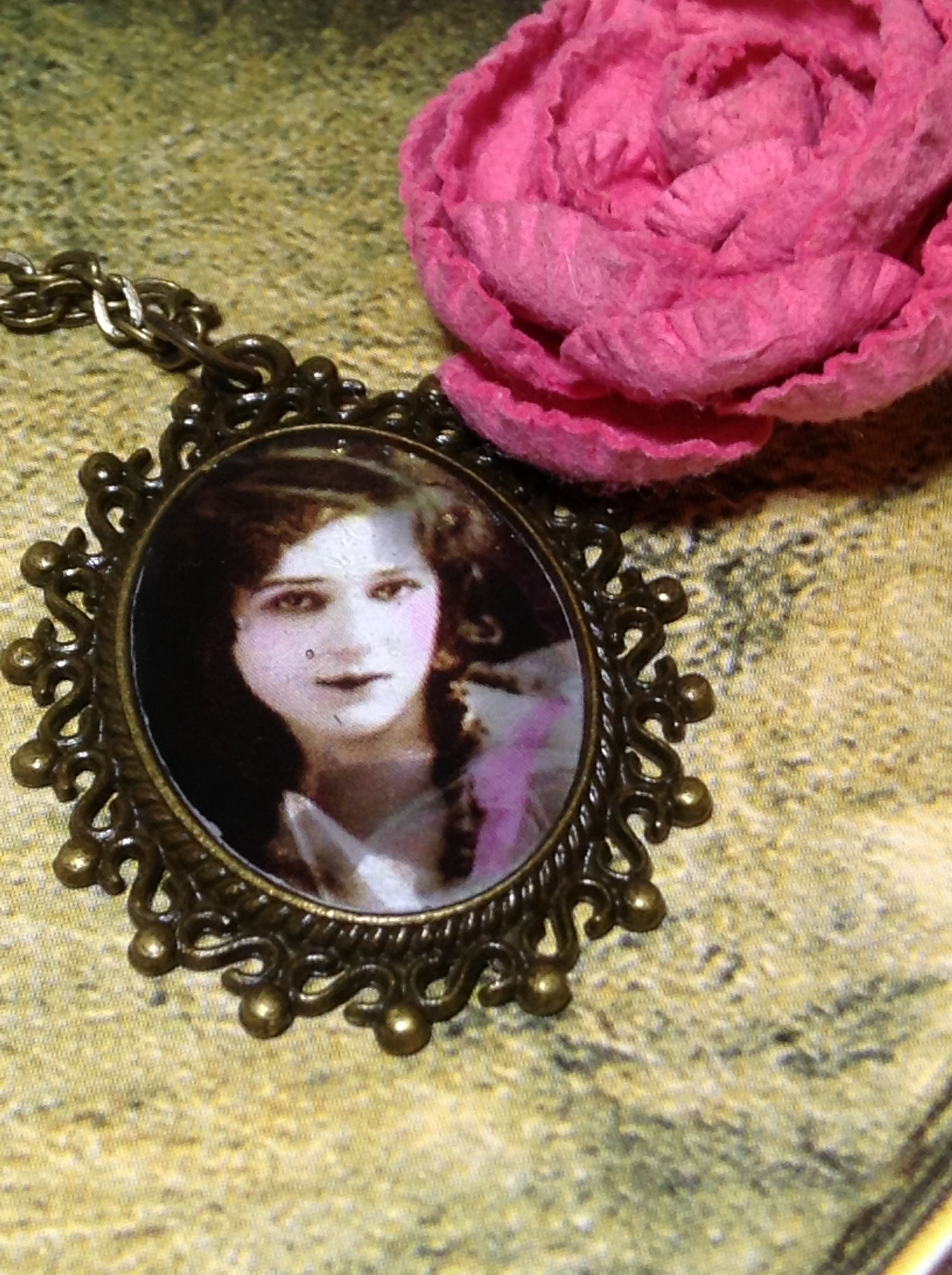 Vintage Beauty Pendant