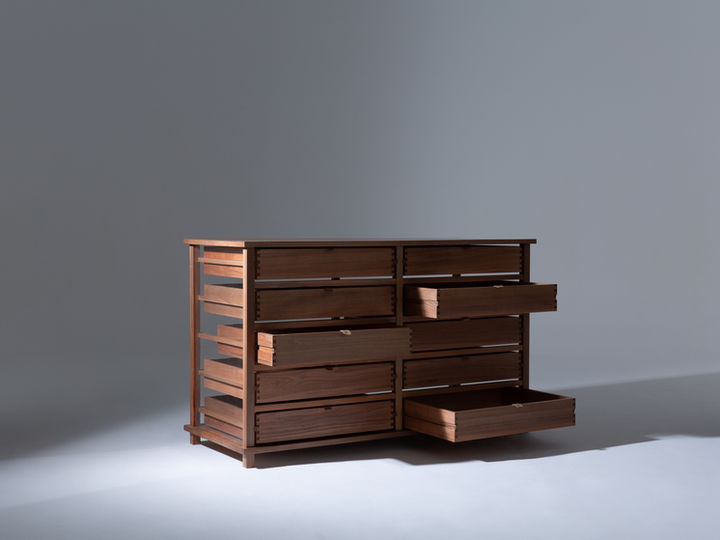 gavel dresser
