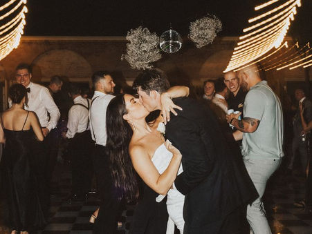 Danse de mariage à domicile dans l'Indre : créez votre wedding dance sur-mesure sans quitter votre salon