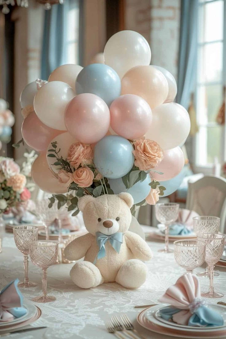 Elegant baby shower in a salon in Mougins with soft decor and a warm atmosphere.