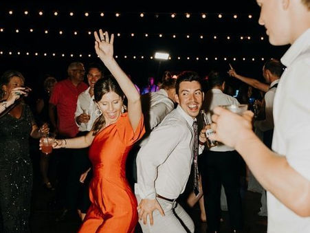 Danse de mariage à domicile dans le Gers : créez votre wedding dance sur-mesure sans quitter votre salon