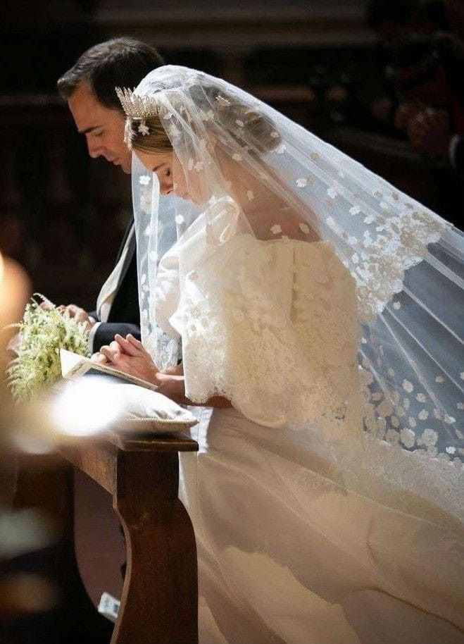 Photo d'une mariée pendant son mariage dans les Hauts-de-Seine après l'ouverture de bal.