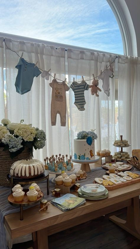 Décoration de baby shower à Cormontreuil avec un buffet gourmand, idéal pour une fête intime et joyeuse.