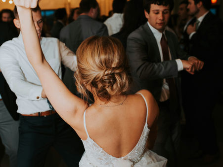 Danse de mariage à domicile dans Les Bouches-du-Rhône : créez votre wedding dance sur-mesure sans quitter votre salon
