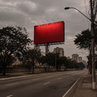 O mito do “tudo é digital” e o que o mercado ainda não entendeu sobre autoridade