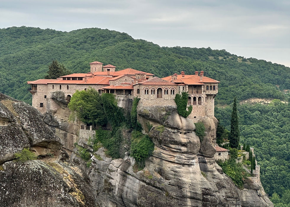 그랜드 메테오라 수도원에서 바라본 바를람 수도원 (Varlaam Monaster