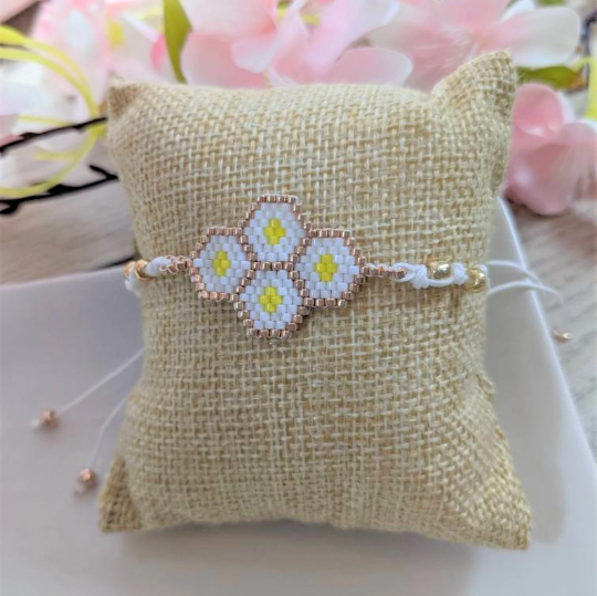 Miniatura: bee hive bracelet on a pillow