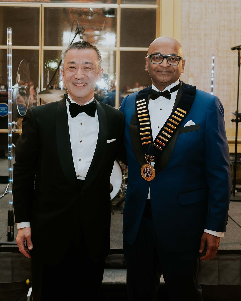 Outgoing President Toru Machida handed over the chain of office to Binoy Nair. Photo: Thimira Salwathura.