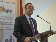 ՍԴ-ն բավարարեց Հրայր Թովմասյանի միջնորդությունը. Ավանեսյանի հրամանի քննությունը հետաձգվեց