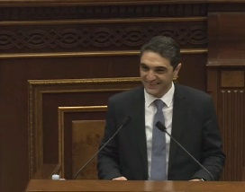 Հուզված էի. ինչո՞ւ էր Սիմիդյանը ԱԺ-ում նախագիծ ներկայացնելիս ժպտում