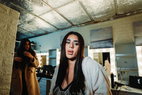 Bruce Melan directing Angel Baranes behind the scenes of a music video shoot.