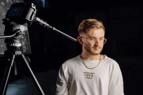 Bruce Melan making music video for Adam with DJI ronin and Probe LAOWA lens, filmgear,