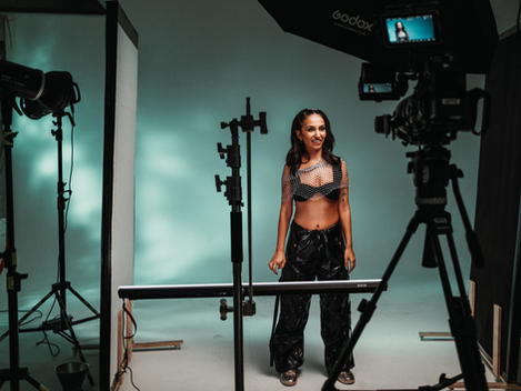 music video for raz Shani by bruce melan | קליפ לזמרת רז שני במאי ברוס מלאן לשיר פופ