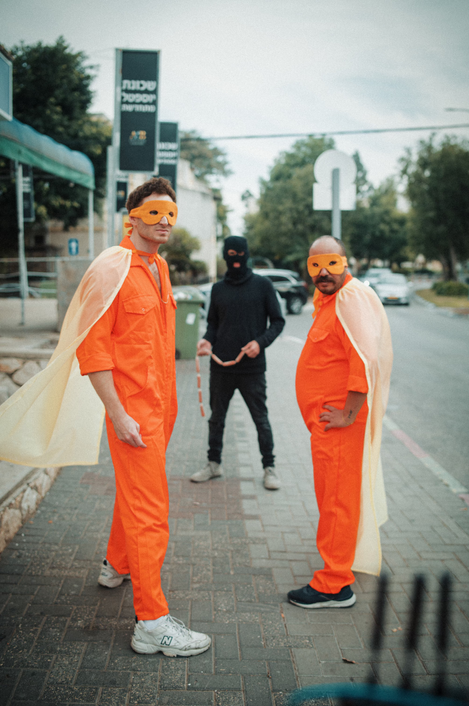 Bruce Melan Filming music video for Shabak Samech, with superheroes, funny video,