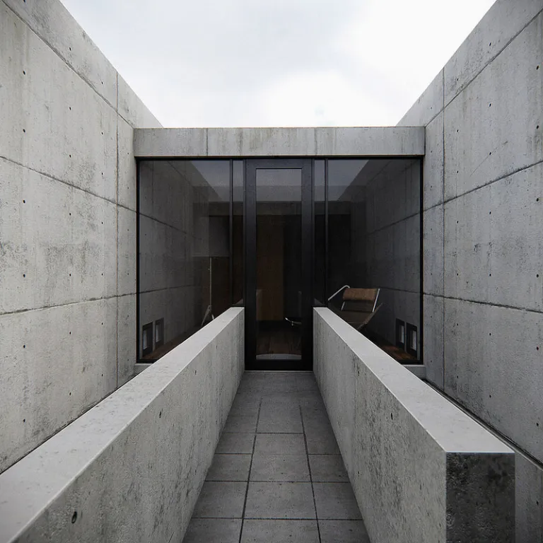 Tadao-Ando-Azuma-House-05.webp
