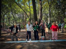 Nancy Núñez encabeza jornada de mantenimiento Parque de la China