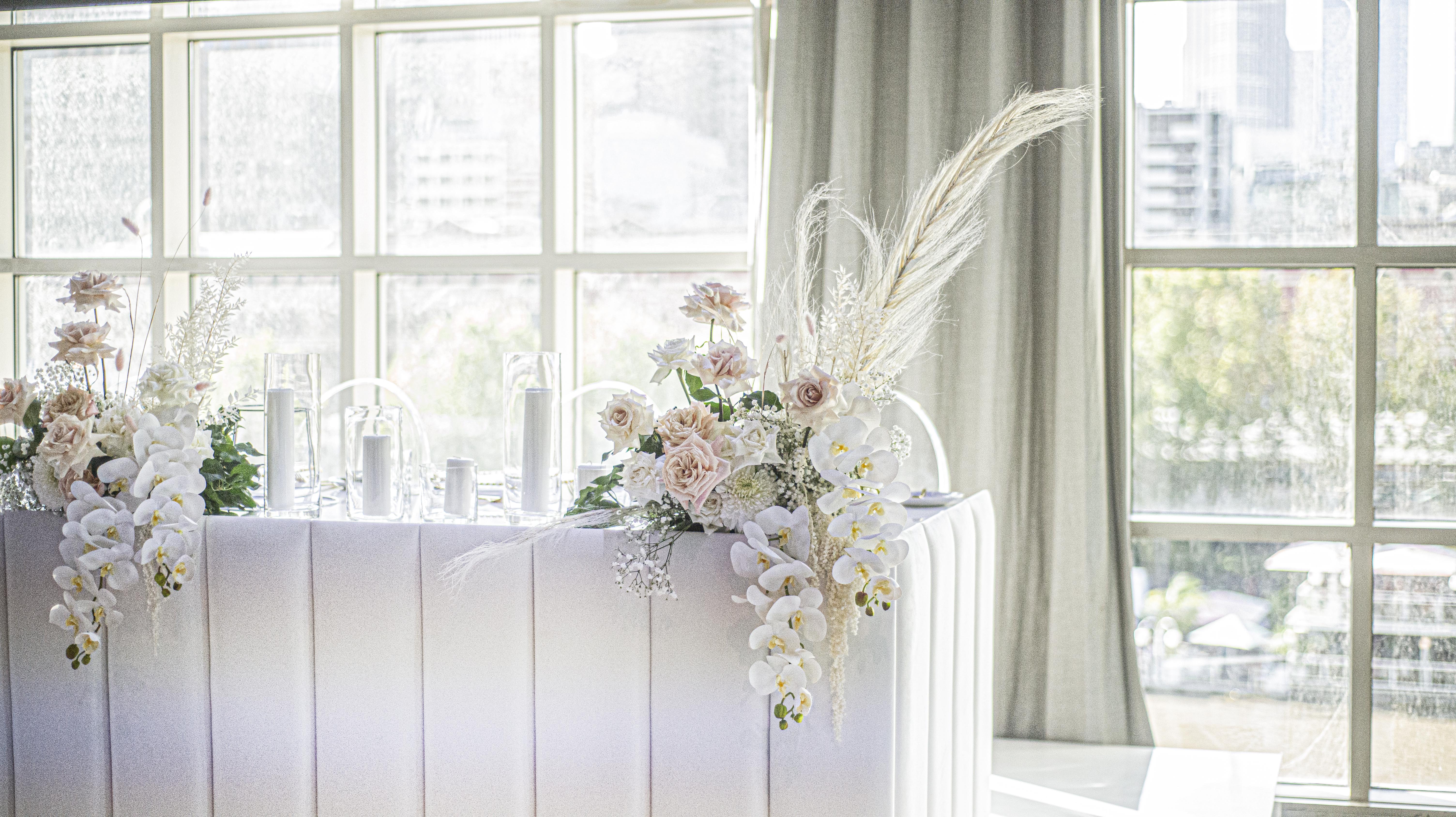 Bridal table flowers - blush & cream8505