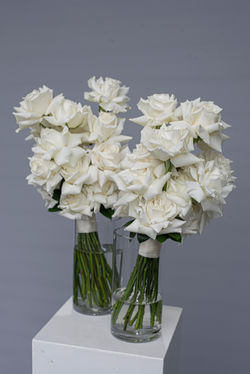 Unstructured cream rose bouquets