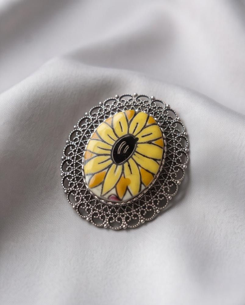 Broche-Pendentif artisanale en Porcelaine de Séville – Édition Tournesol