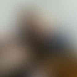 ministre déléguée chargée de l’Organisation territoriale et des Professions de santé auprès du ministre de la Santé et de la Prévention agnes firmin le bodo essaye un outil de la médecine du travail