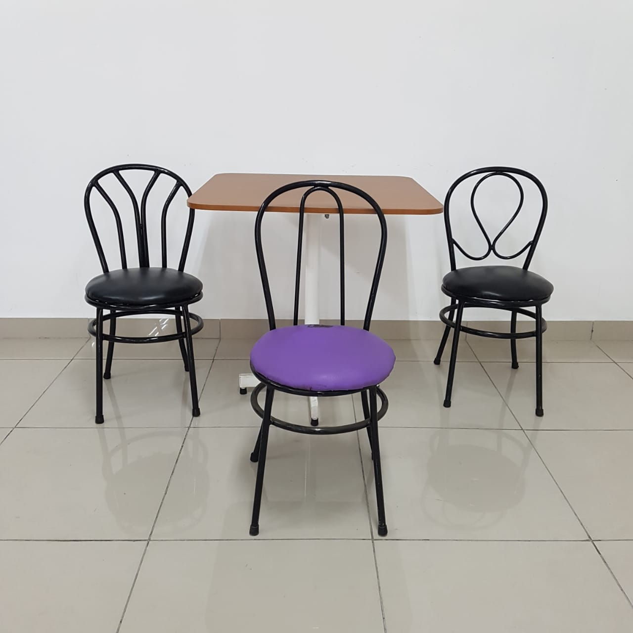 SILLAS Y MESAS PARA BAR
