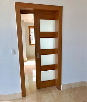 C7 Puerta interior con cristales