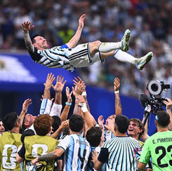 Argentina consegue virada histórica sobre o Egito e avança às quartas de final da Copa do Mundo