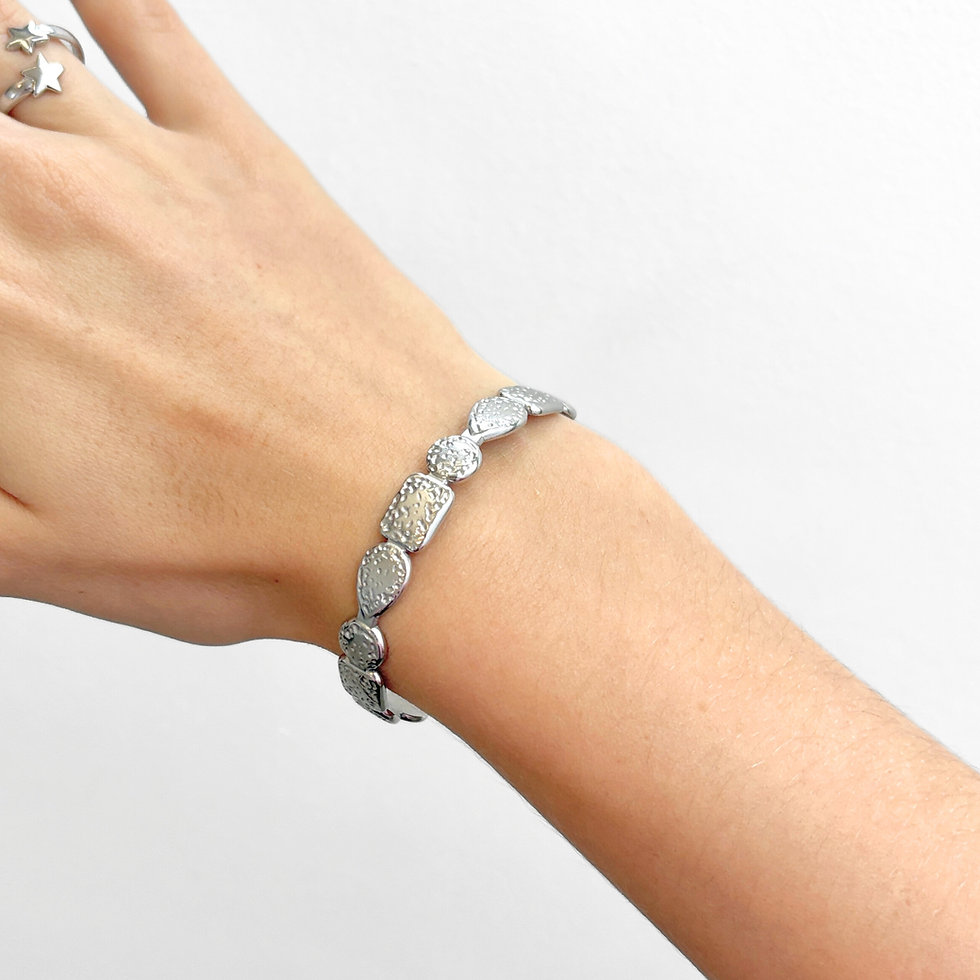 Thumbnail: clara bangle