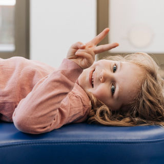 Zahnfee Würzburg Kinderzahnarzt Dr. Irene Aßmann - Mädchen in Behandlung