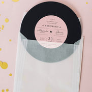 invito-nozze-vinile-partecipazione-matrimonio-vinile_0020_partecipazione-vinile-busta-rosa