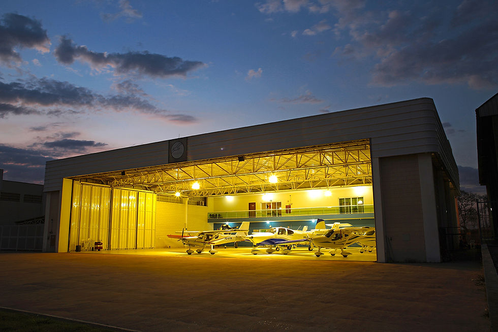 frente pista noturna lateral