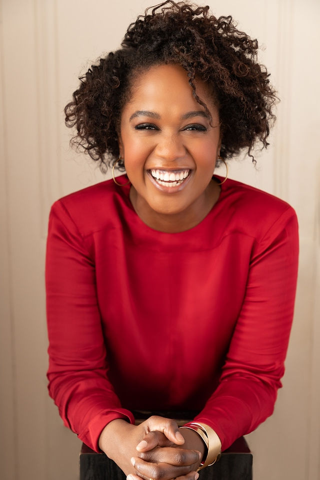 Linkedin Profile photo of an executive woman smiling taken in top headshot studio in NYC