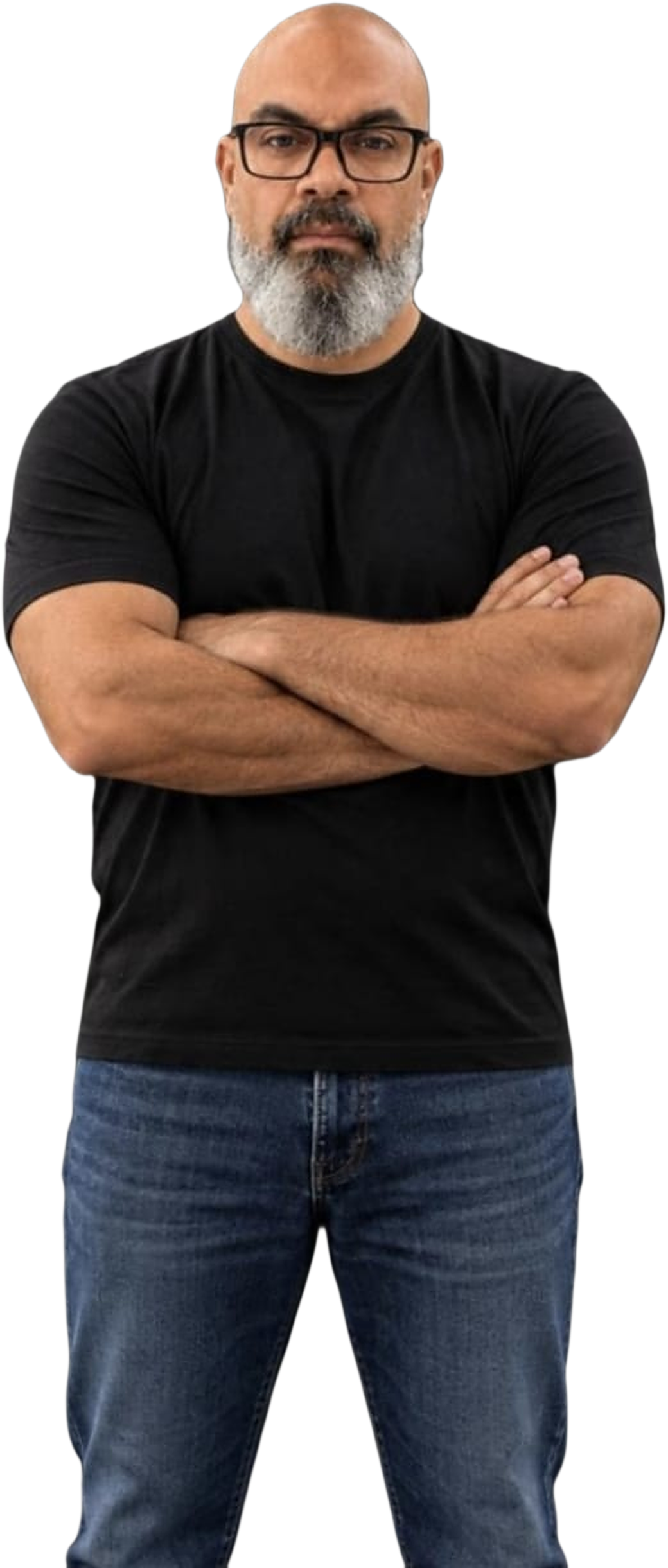 Retrato do assessor de investimentos, de camiseta preta e braços cruzados
